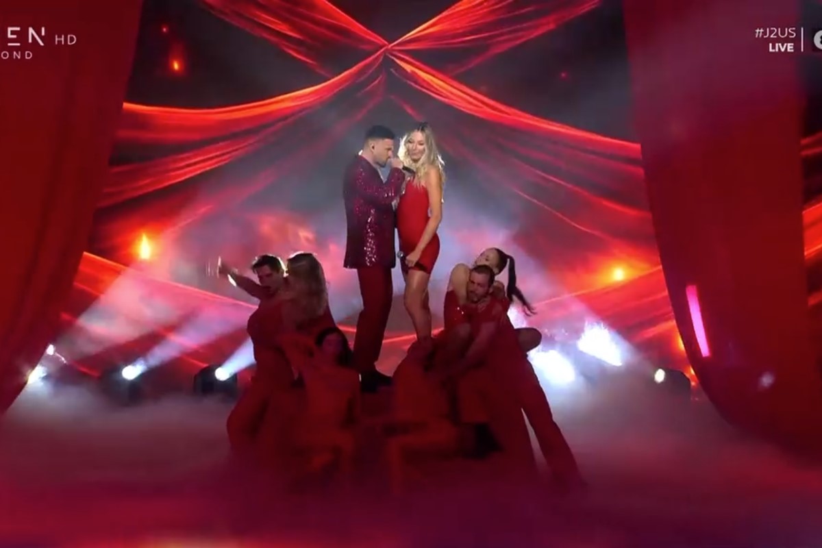 Παπαχαραλάμπους και Ζάρα έβαλαν φωτιά στη σκηνή του J2US