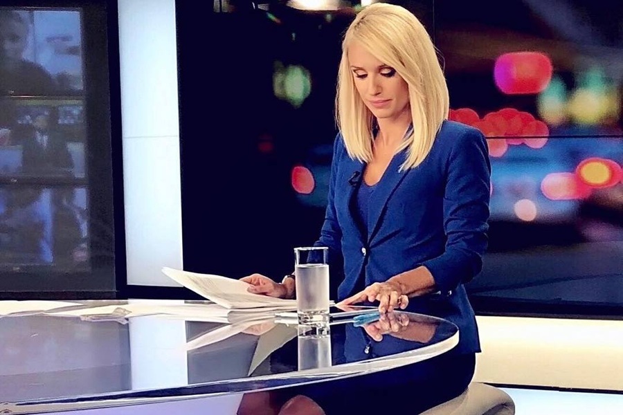 Η Κατερίνα Παναγοπούλου πέταξε τα ταγιέρ – Με σέξι εμφάνιση σε έξοδό της