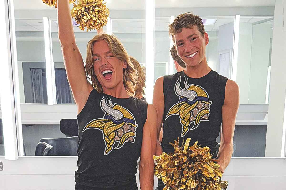 Χαμός με άντρες cheerleaders!