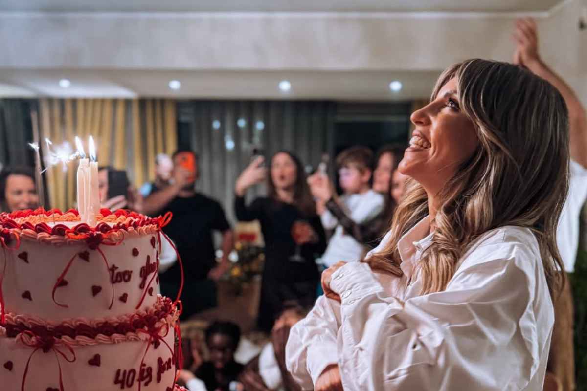 Αθηνά Οικονομάκου: «Έσβησε 40 κεράκια» σε ένα λαμπερό πάρτι με φίλους και τον Μπρούνο Τσερέλα