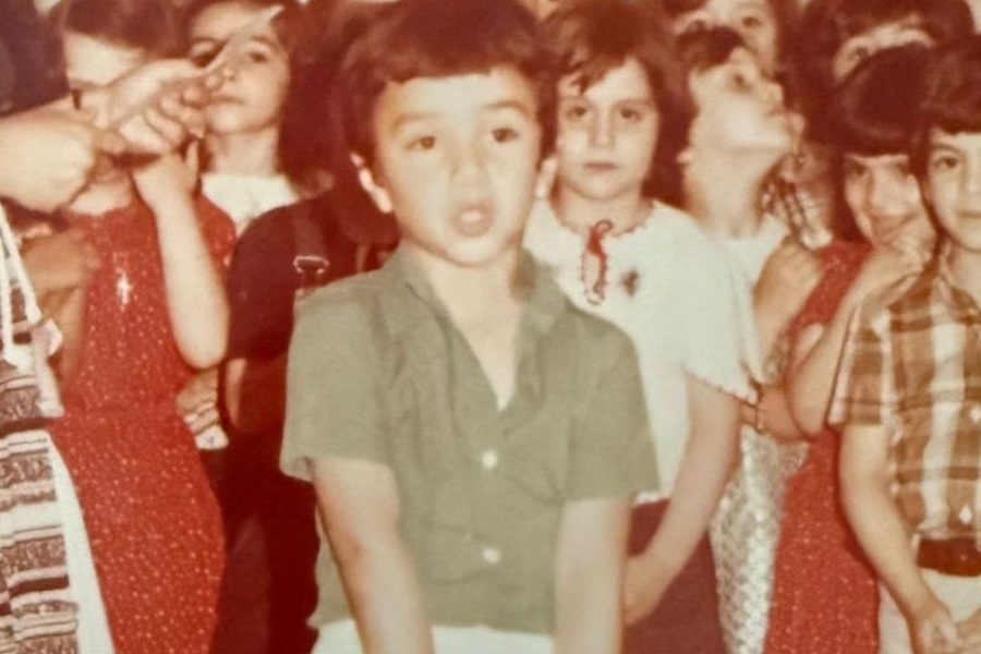 Δεν πάει ο νους σας ποιος Έλληνας παρουσιαστής είναι ο μικρούλης