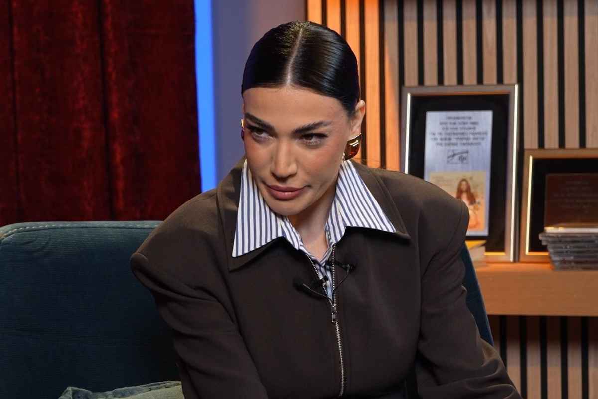 Ήβη Αδάμου: «Για να επιβιώσεις σε αυτή τη δουλειά, θέλει και αλητεία»