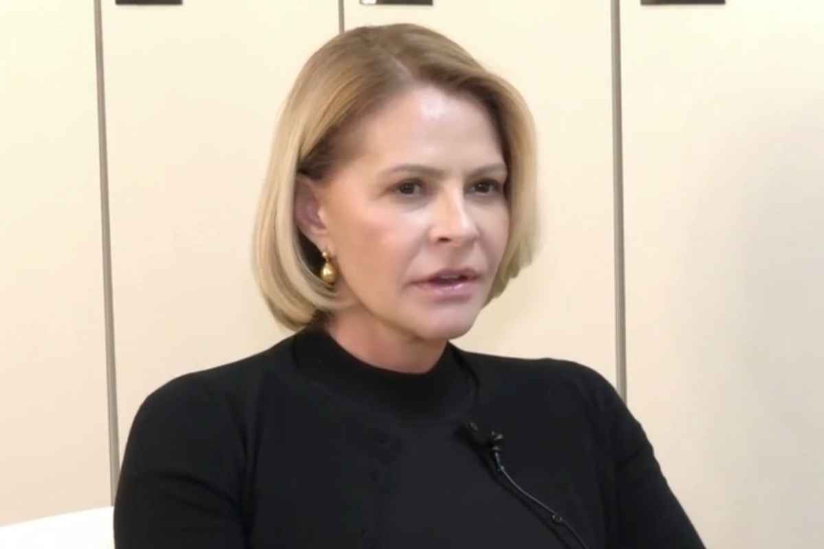 Τζένη Μπαλατσινού: «Έπρεπε να ξανασυστηθώ μετά το διαζύγιο»