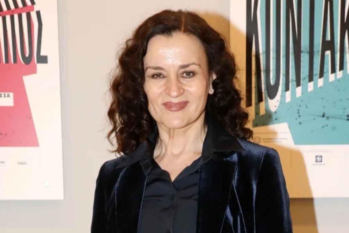 Το power suit της Καρυοφυλλιάς Καραμπέτη κλέβει τις εντυπώσεις