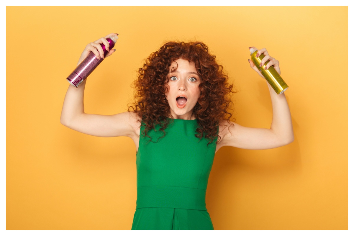 Η λακ δεν είναι μόνο για τα μαλλιά: Τρία hacks που θα σου λύσουν τα χέρια!