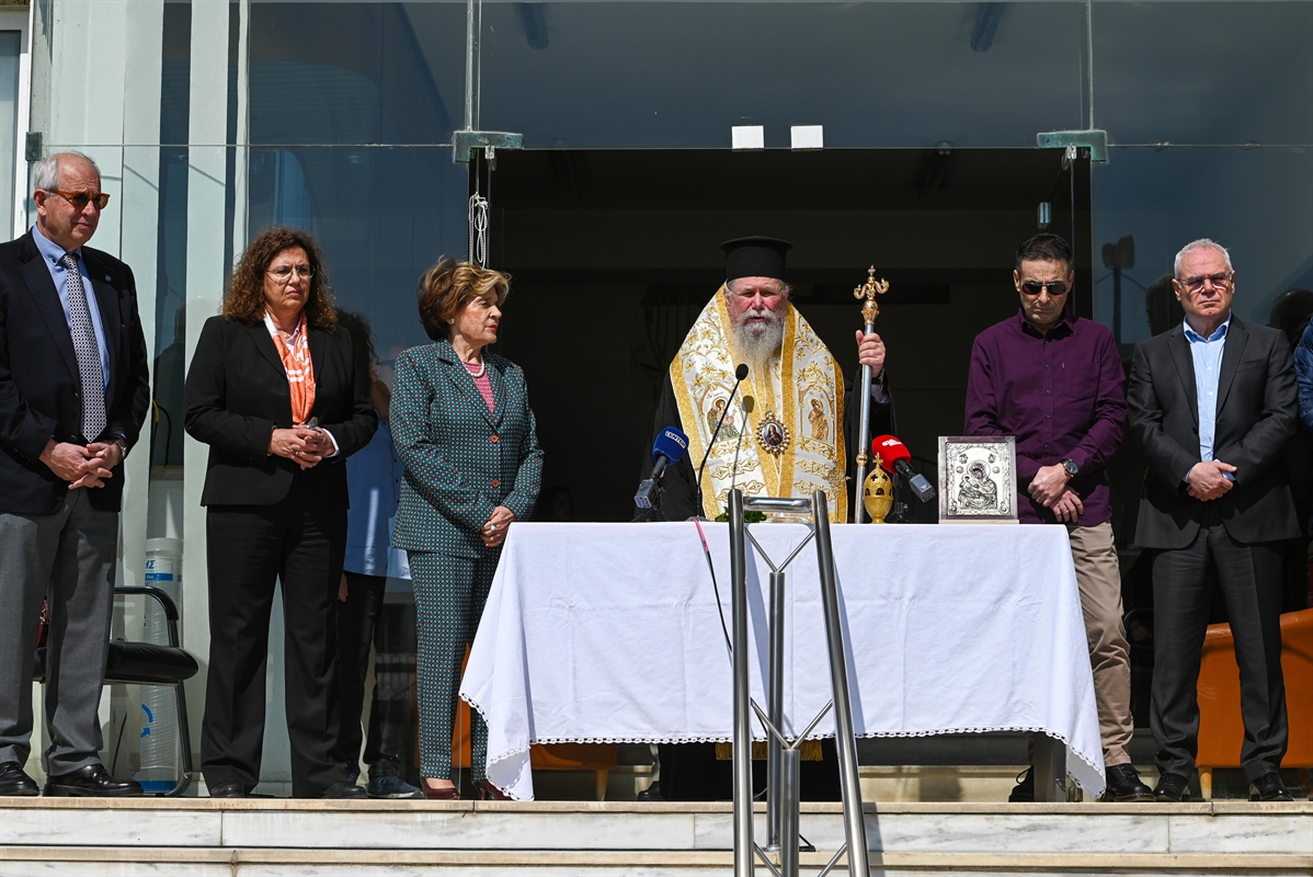 Με τη βοήθεια του Θεού και με σεβασμό στους εργαζομένους!