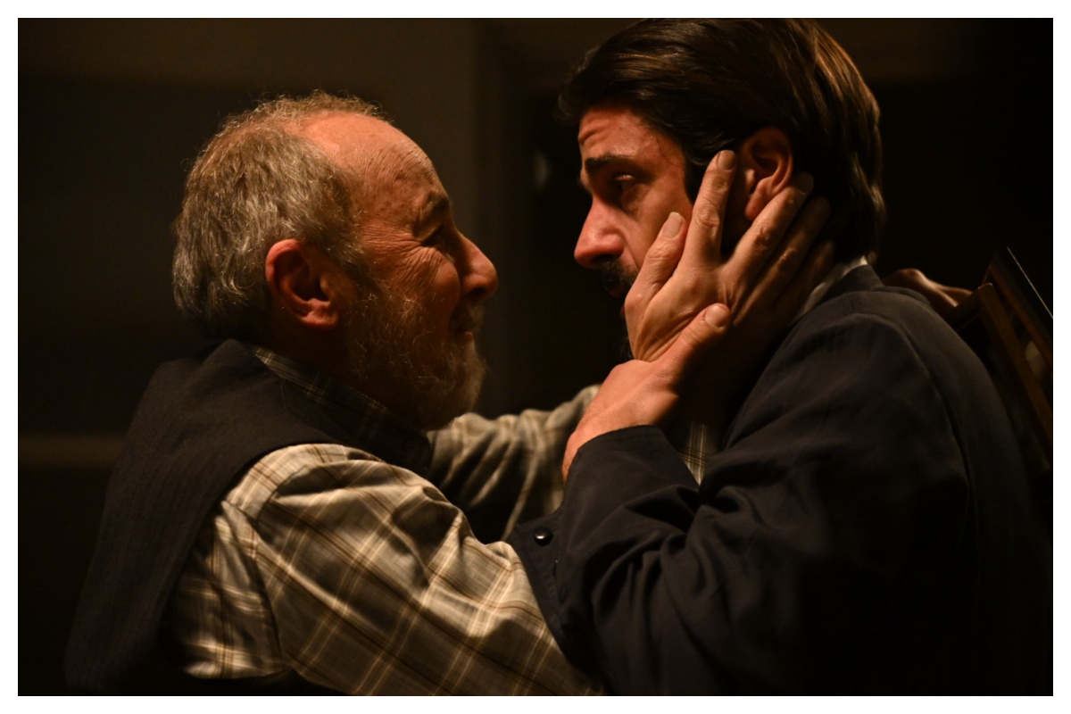 Άγιος Έρωτας: Ο πατήρ Νικόλαος συναντά τον πατέρα του – Όλα για τον ρόλο του Στέλιου Μάινα