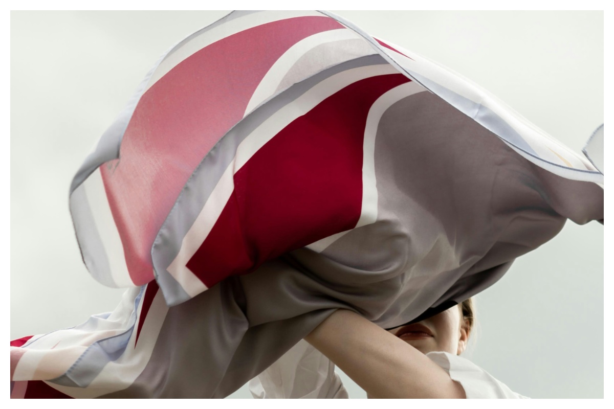 Δώσε αέρα ανανέωσης στο σακάκι σου... με ένα μόνο μαντήλι!