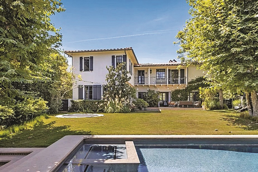 Γνωστό ζευγάρι παίρνει διαζύγιο και έβαλε ενοικιαστήριο στο πολυτελές σπίτι του