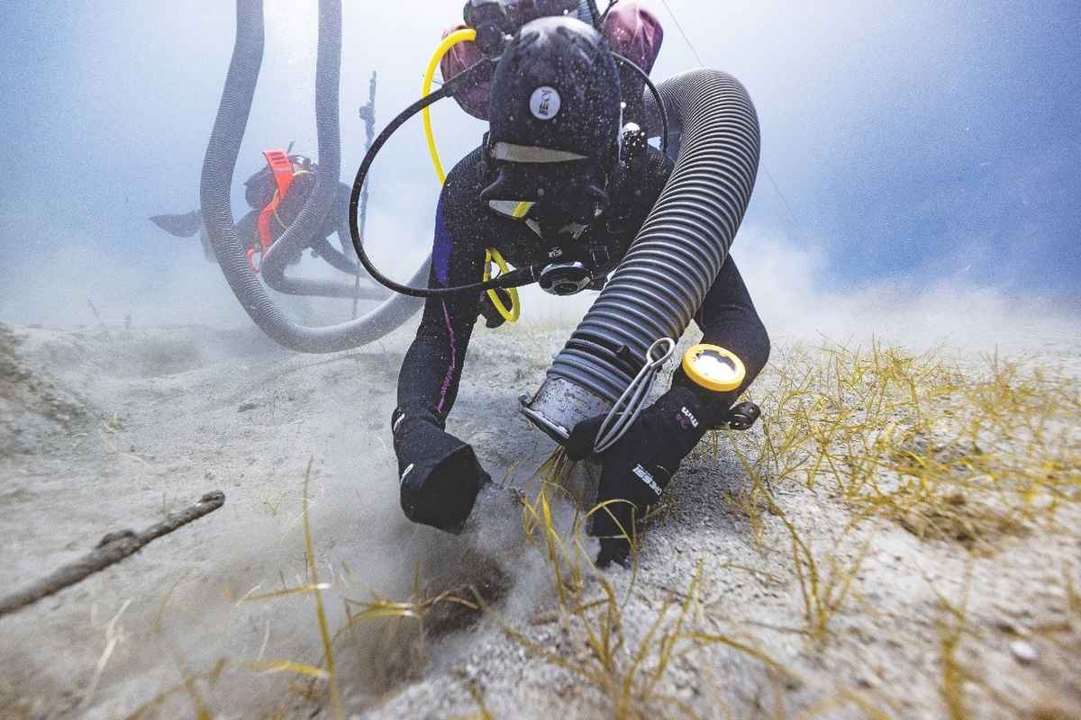 «Σταγόνα» (των Γλυπτών) στον ωκεανό (των Κυθήρων)