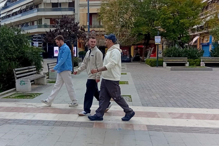 Ο Άκης Πετρετζίκης στο Αγρίνιο για γυρίσματα της εκπομπής «Akis’ Food Tour»