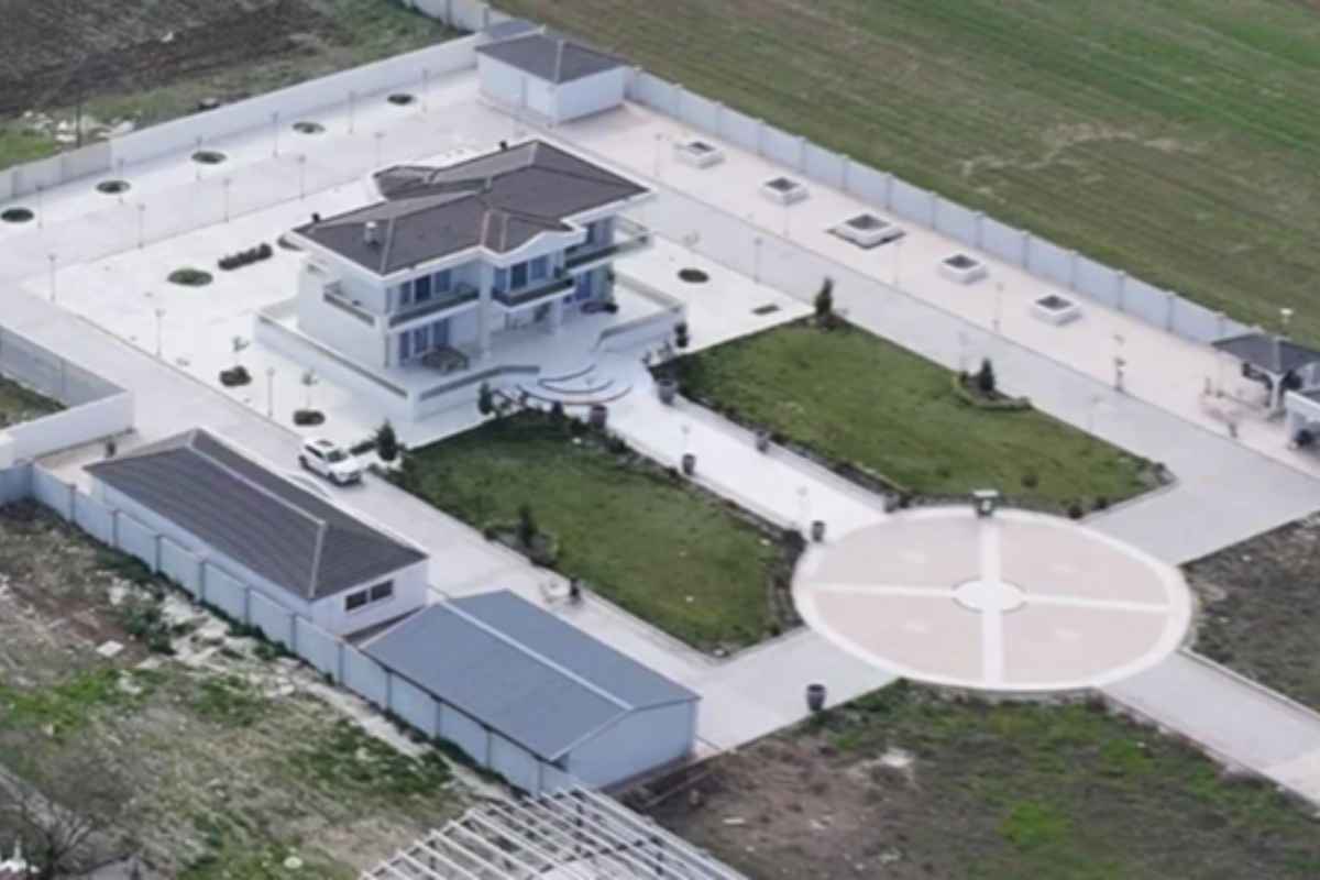 «Λιράτοι» Ρομά με βίλα που θα ζήλευαν και οι stars του Hollywood