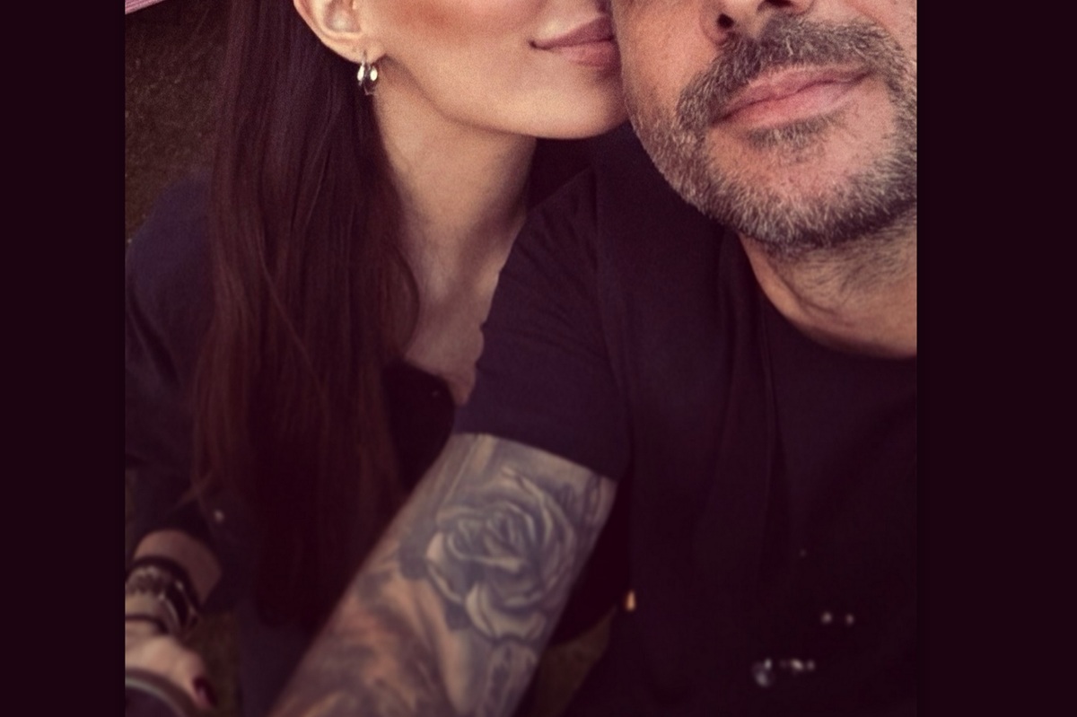 Full in love! «Υπάρχουν άνθρωποι που δεν τους αγγίζει η απόσταση. Μου λείπεις, σε περιμένω»