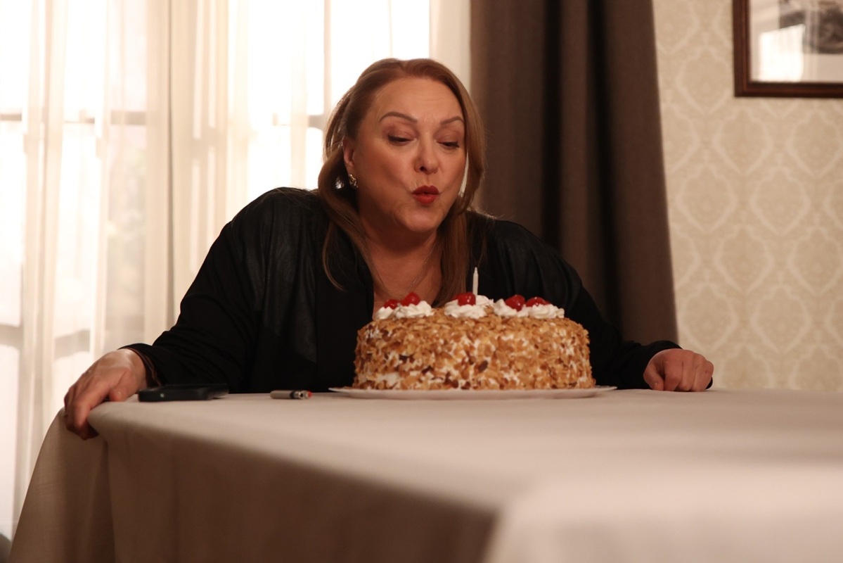 «Το σόι σου»: Η Χαρούλα έχει γενέθλια μα κανείς δεν το θυμάται