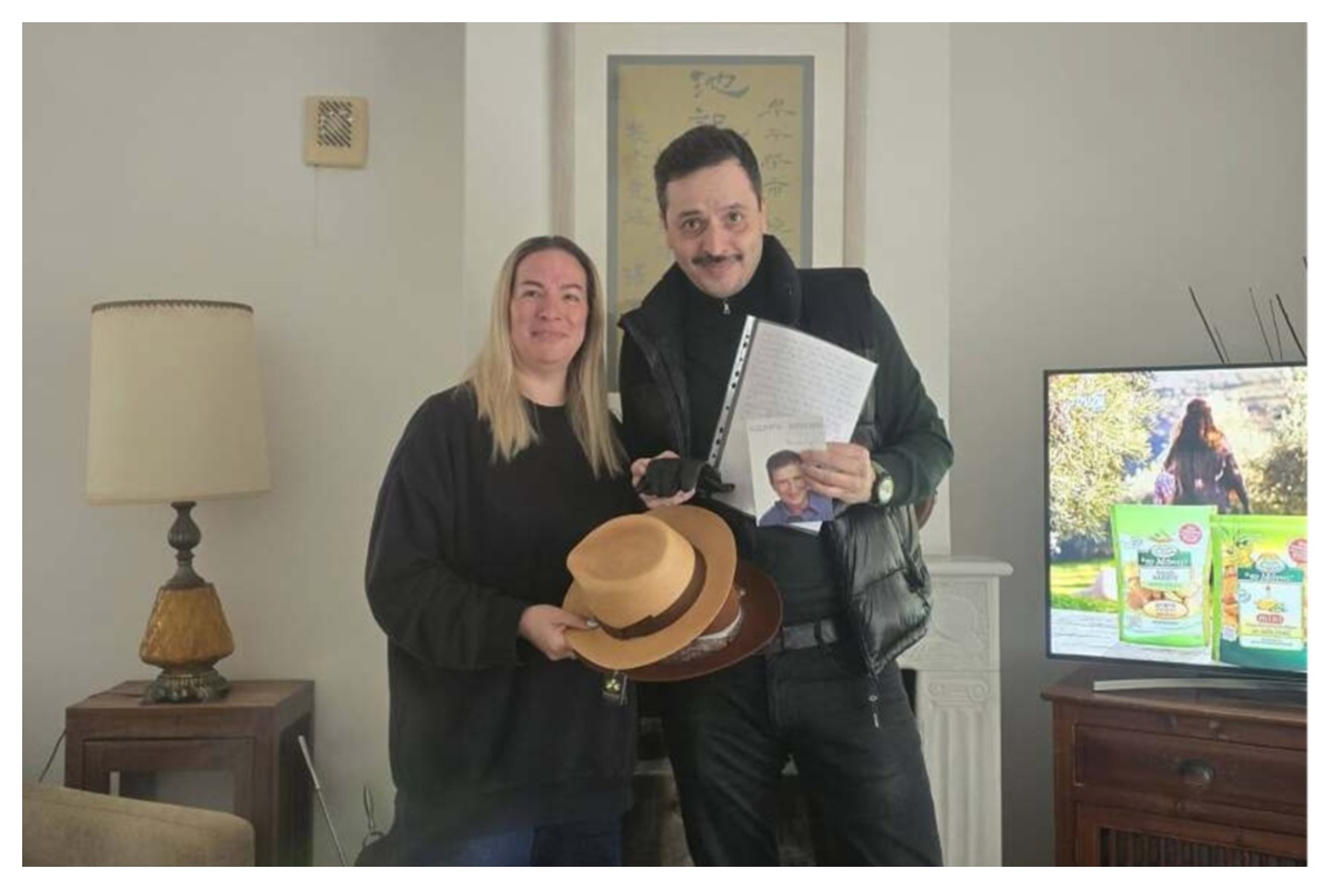 Σπάνια αντικείμενα του Χάρρυ Κλυνν στα χέρια του Αλέξανδρου Τσουβέλα – «Η συγκίνηση τεράστια»